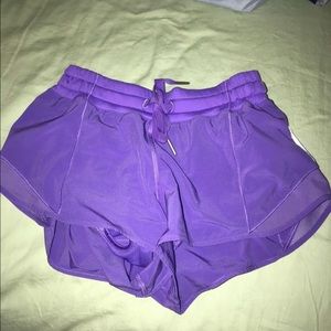 LULULEMON HOTTY HOT SHORTS SIZE 4